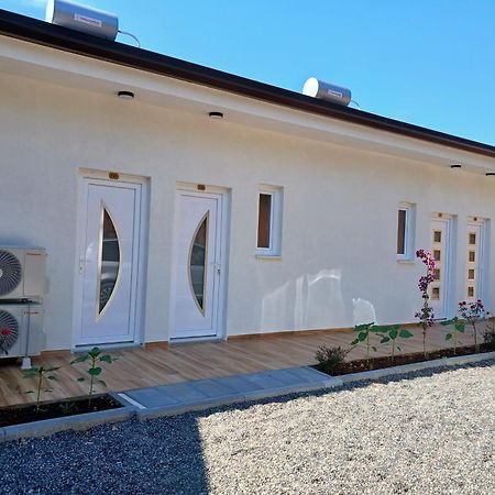 Sol Apartments Gjiri Lalzit ドゥラス エクステリア 写真