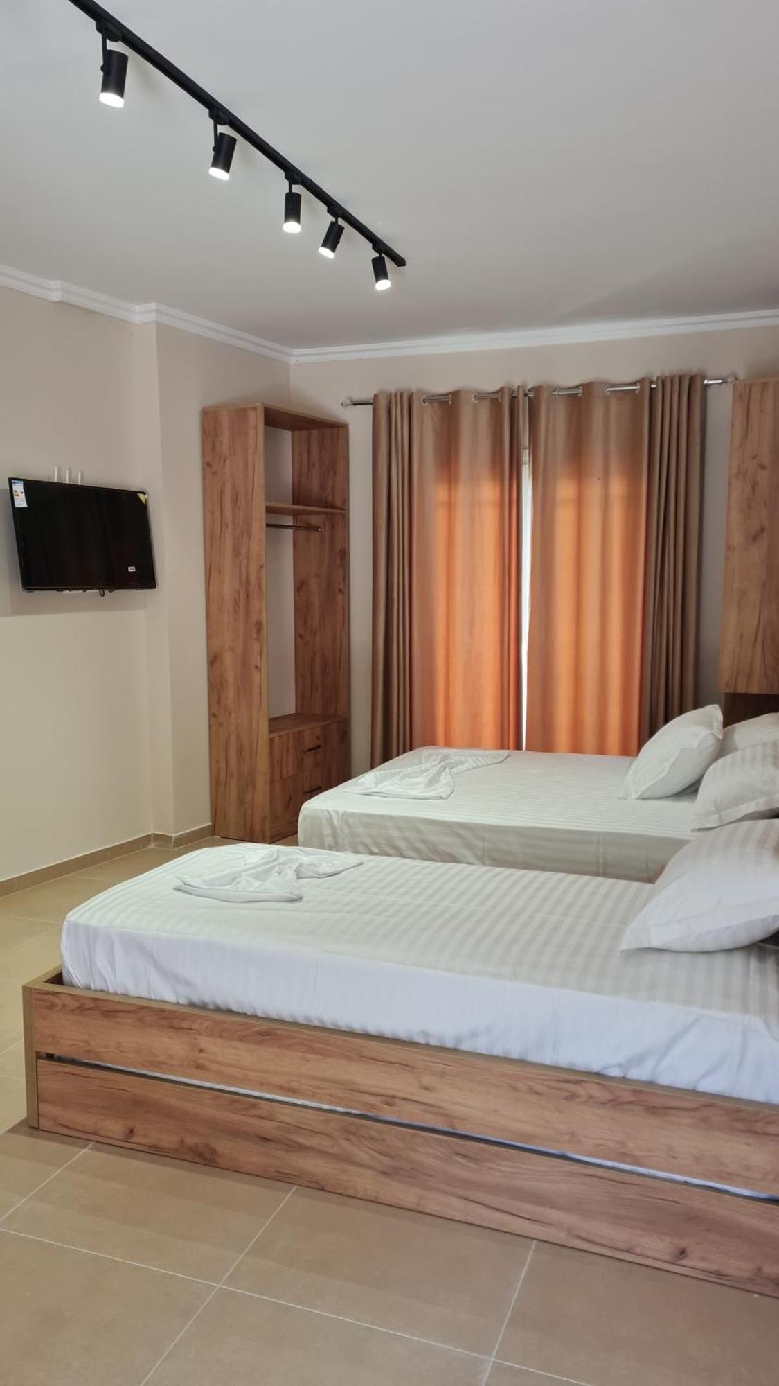 Sol Apartments Gjiri Lalzit ドゥラス エクステリア 写真