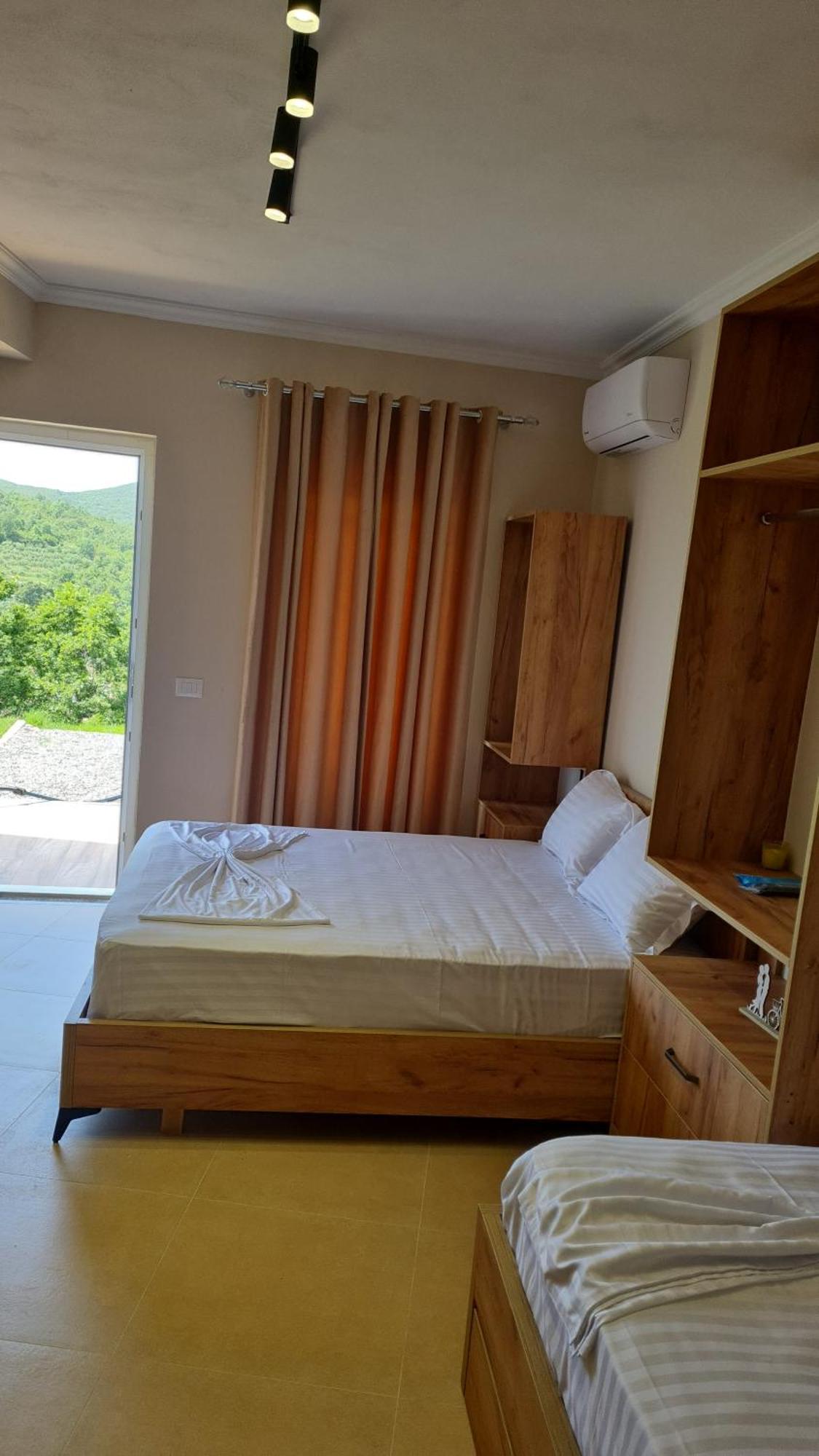 Sol Apartments Gjiri Lalzit ドゥラス エクステリア 写真