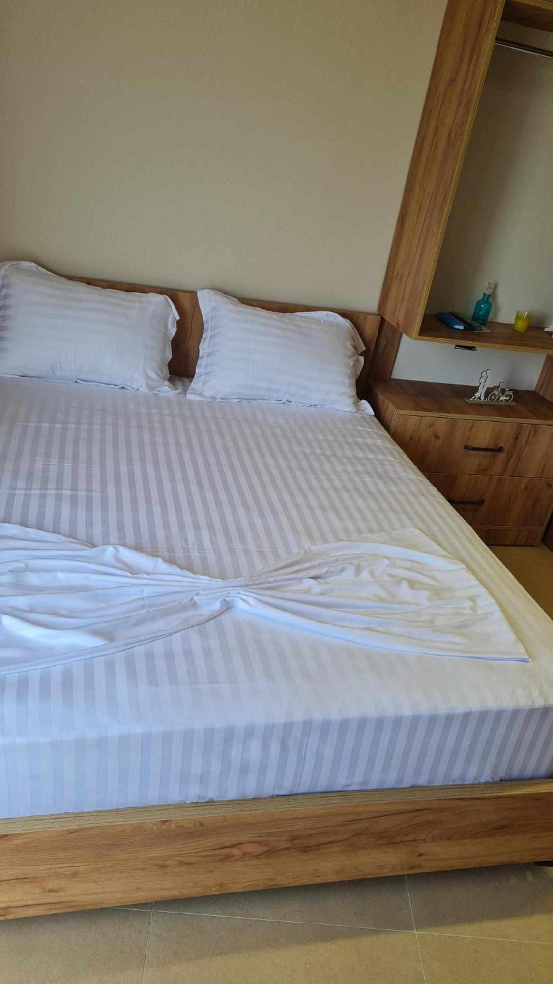 Sol Apartments Gjiri Lalzit ドゥラス エクステリア 写真