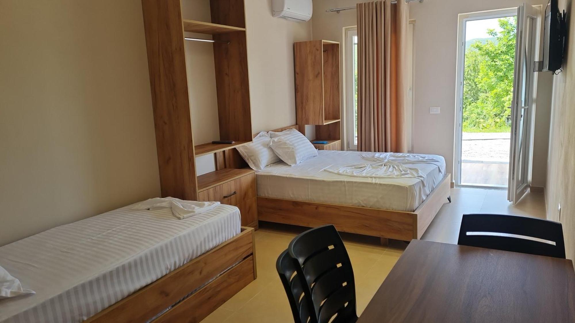 Sol Apartments Gjiri Lalzit ドゥラス エクステリア 写真