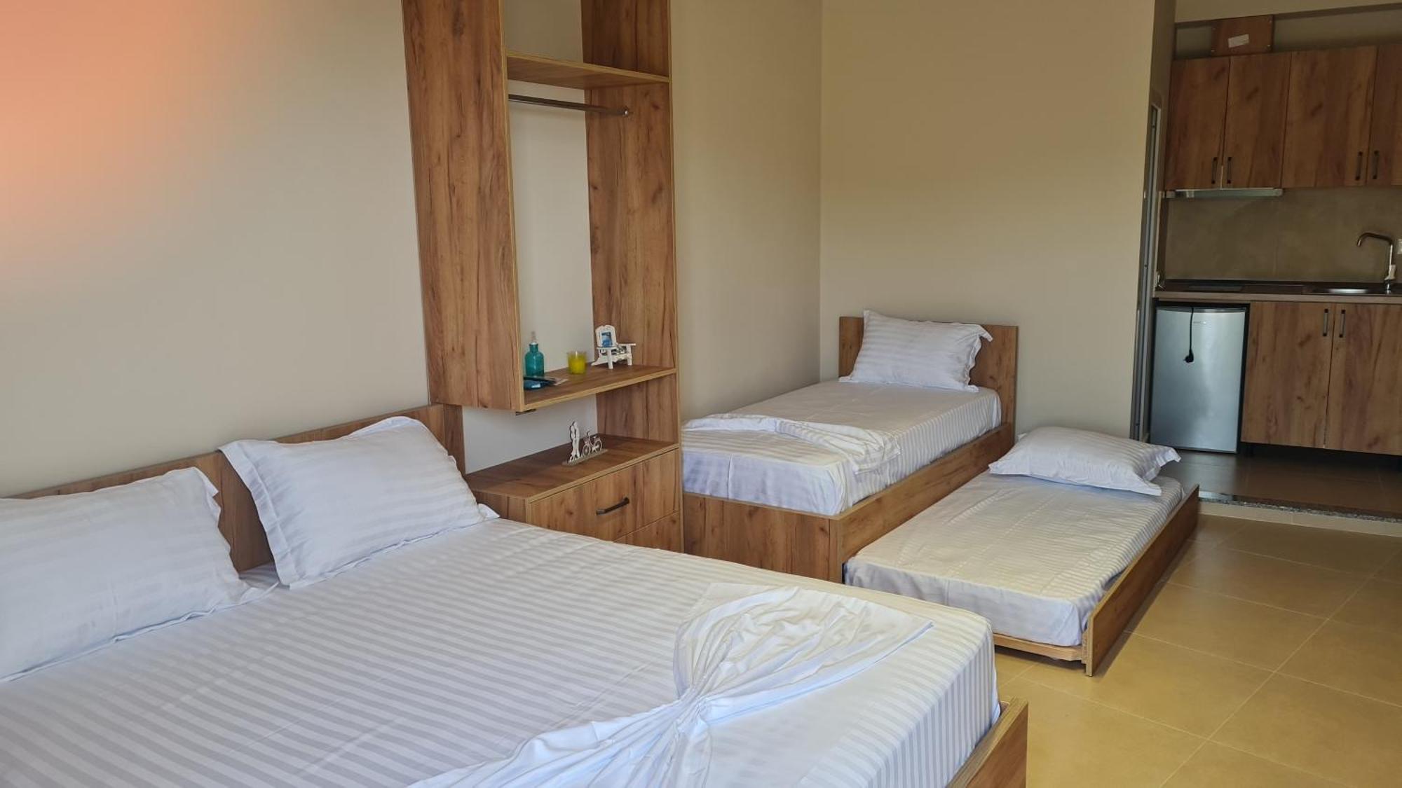 Sol Apartments Gjiri Lalzit ドゥラス エクステリア 写真