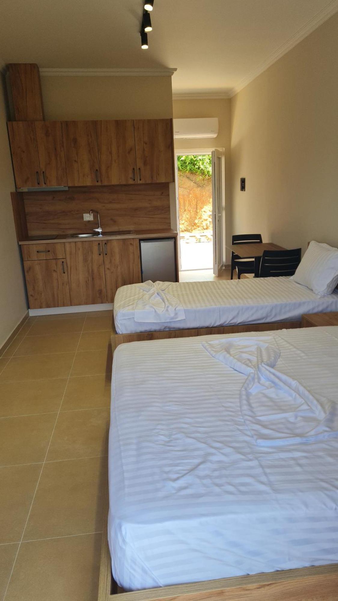 Sol Apartments Gjiri Lalzit ドゥラス エクステリア 写真