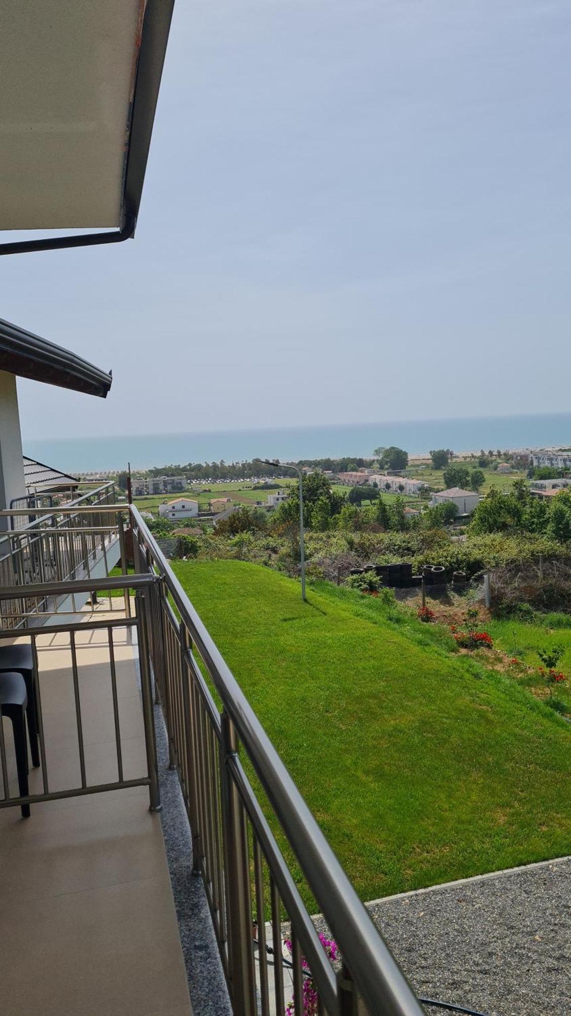 Sol Apartments Gjiri Lalzit ドゥラス エクステリア 写真