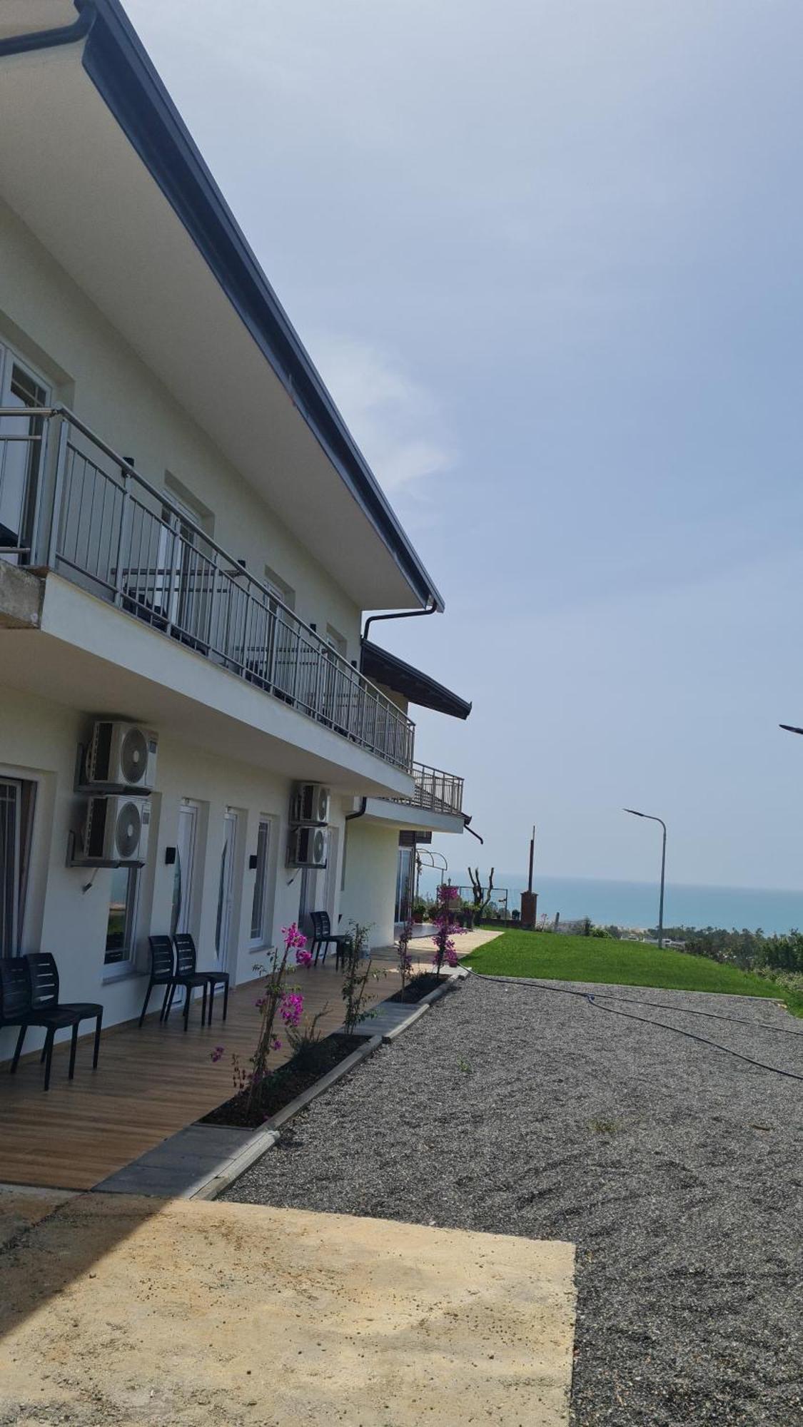 Sol Apartments Gjiri Lalzit ドゥラス エクステリア 写真