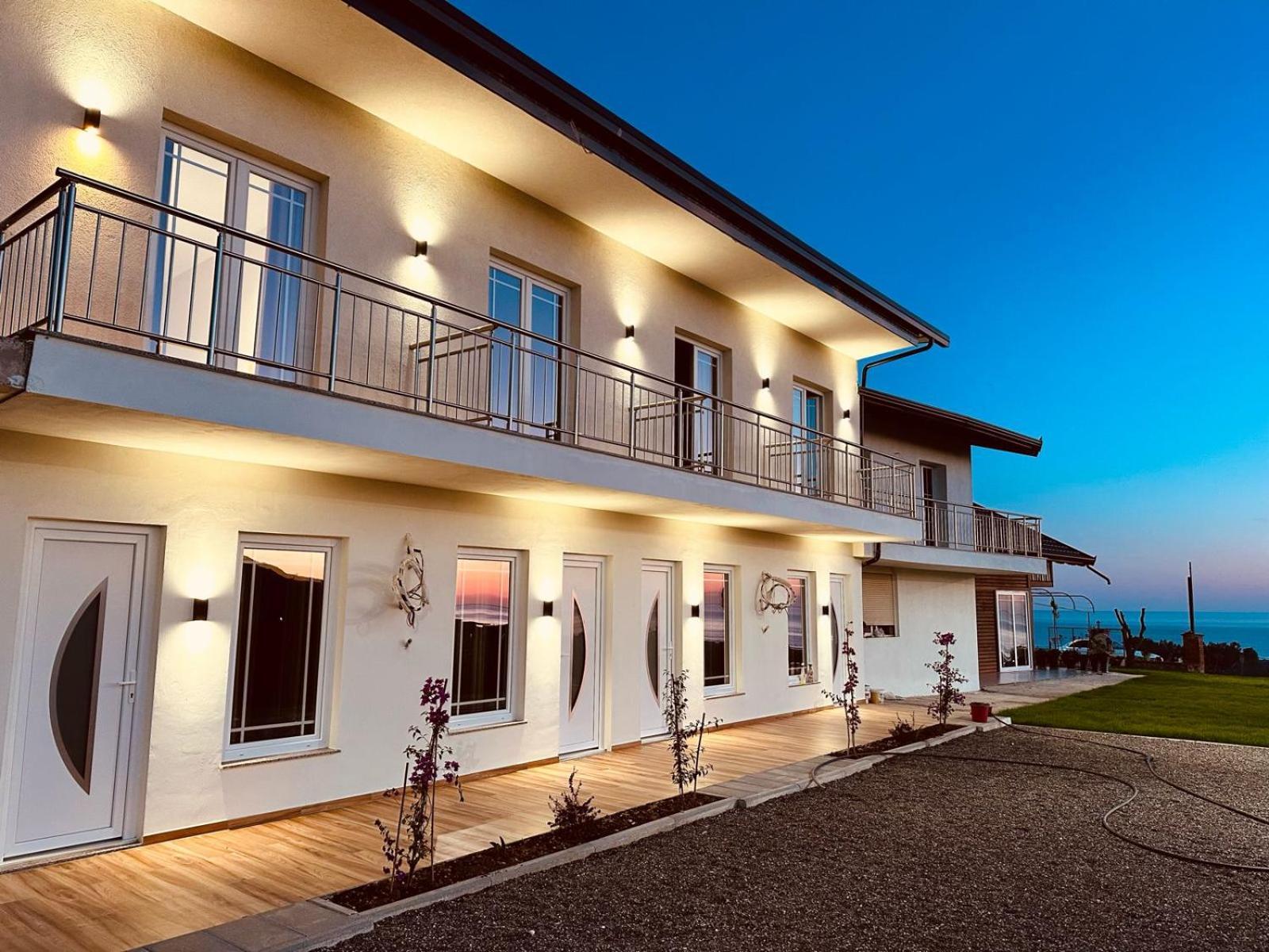 Sol Apartments Gjiri Lalzit ドゥラス エクステリア 写真