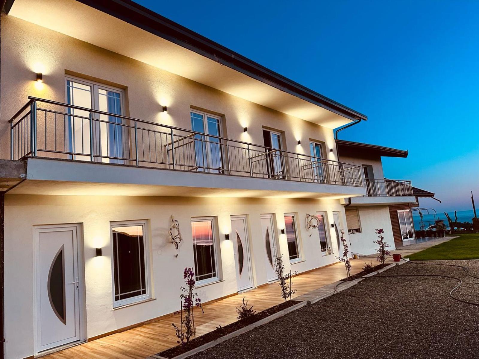 Sol Apartments Gjiri Lalzit ドゥラス エクステリア 写真