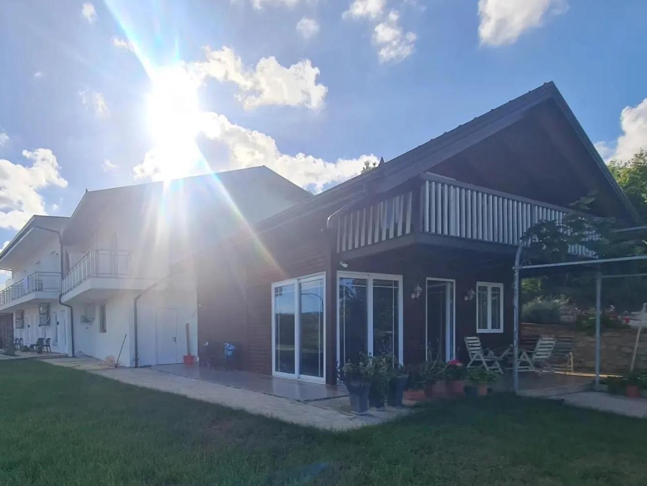 Sol Apartments Gjiri Lalzit ドゥラス エクステリア 写真