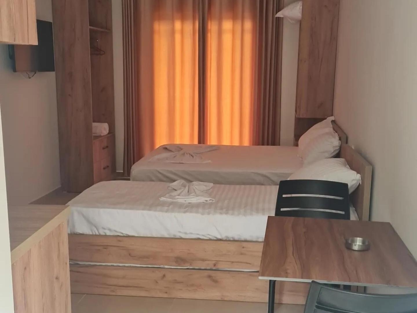 Sol Apartments Gjiri Lalzit ドゥラス エクステリア 写真