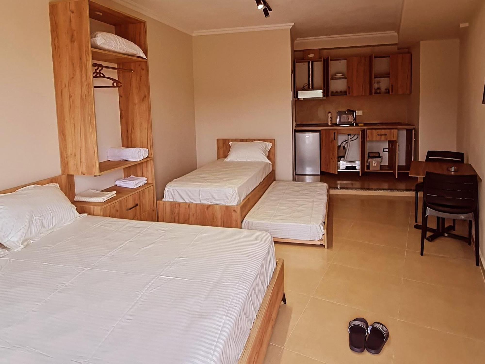 Sol Apartments Gjiri Lalzit ドゥラス エクステリア 写真