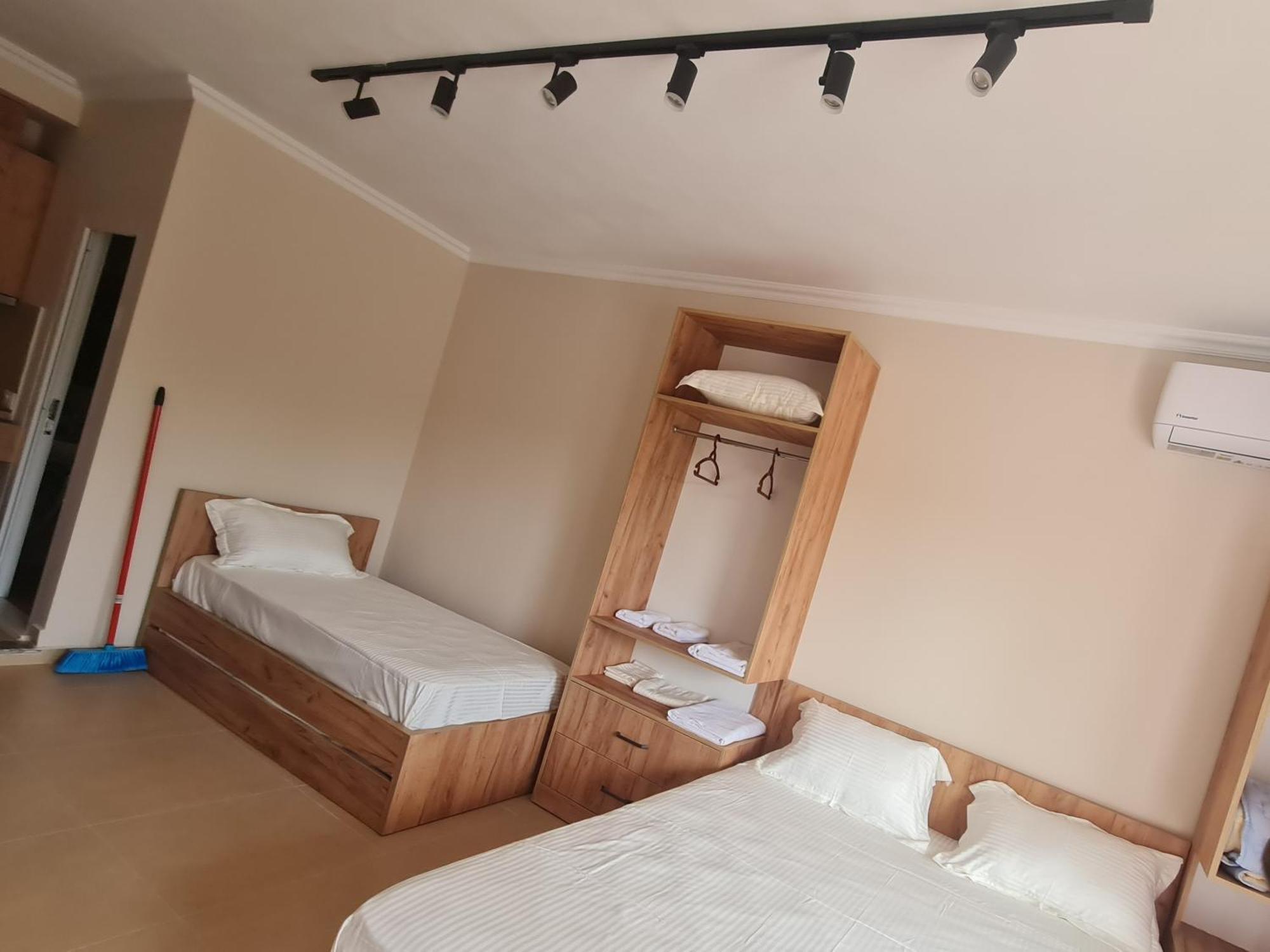 Sol Apartments Gjiri Lalzit ドゥラス エクステリア 写真