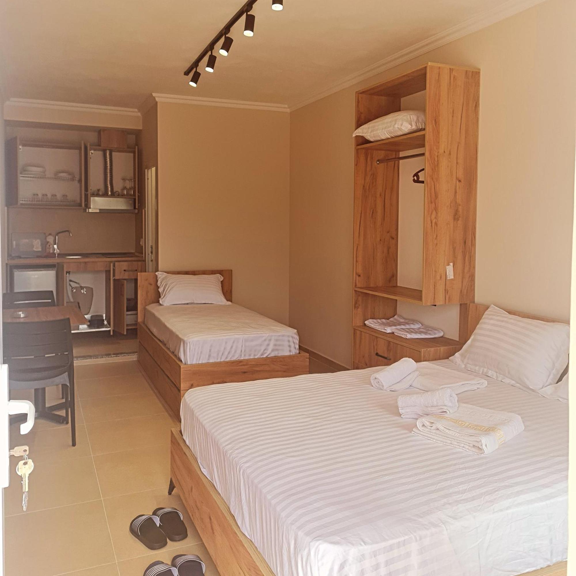 Sol Apartments Gjiri Lalzit ドゥラス エクステリア 写真
